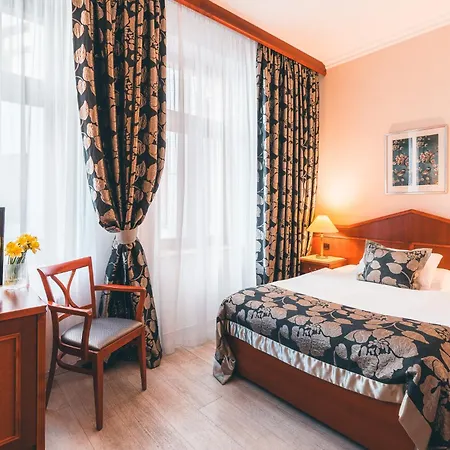Carlton Hotel 4*