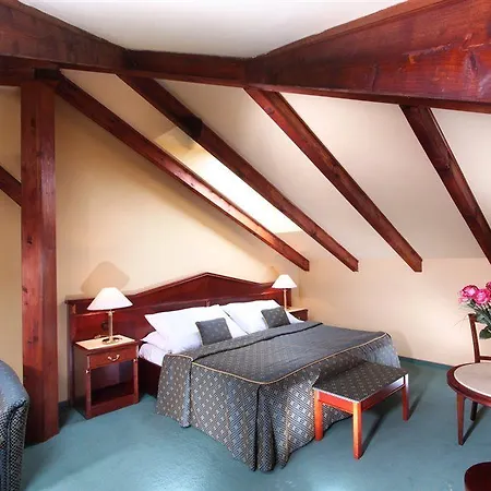 Carlton Hotel 4*
