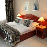 Carlton Hotel 4*