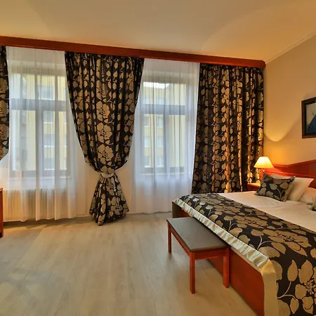 Hotell Carlton 4*
