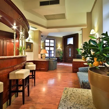 Hotell Carlton 4*