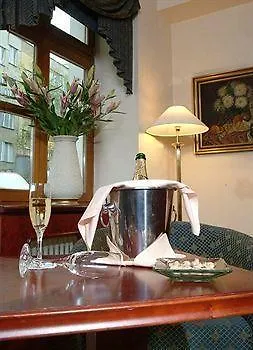 Carlton Otel 4*