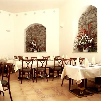Carlton Hotel 4*