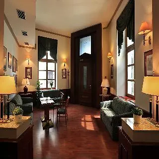 Hotell Carlton 4*