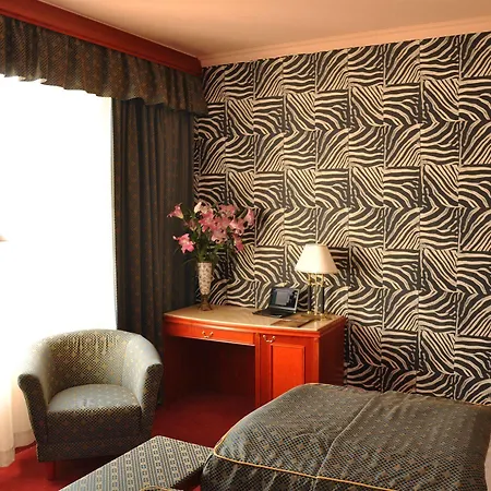 Hotell Carlton 4*