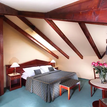 Carlton Hotel 4*