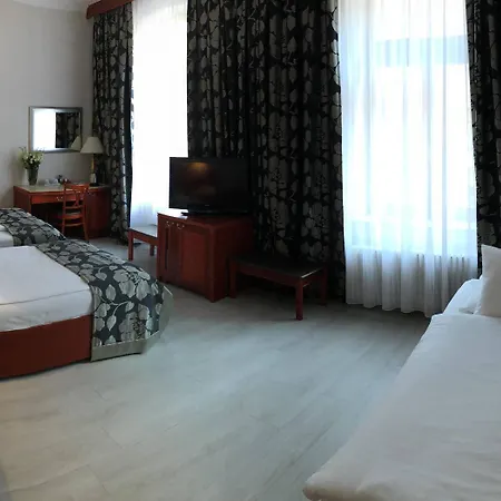 Hotell Carlton 4*