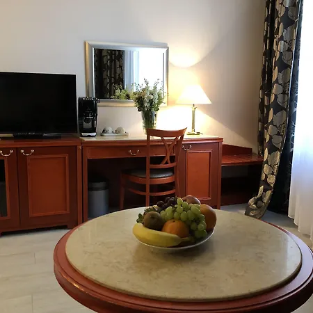 Carlton Hotel 4*
